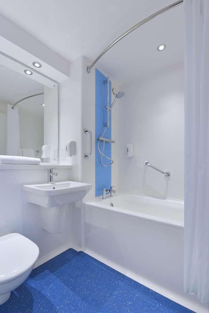 Travelodge Кайрфилли Номер фото