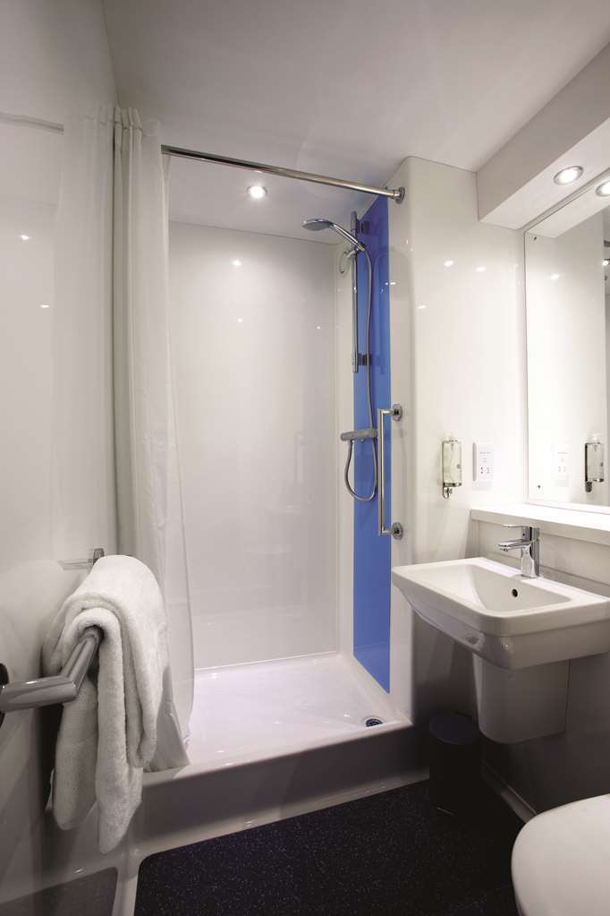 Travelodge Кайрфилли Номер фото